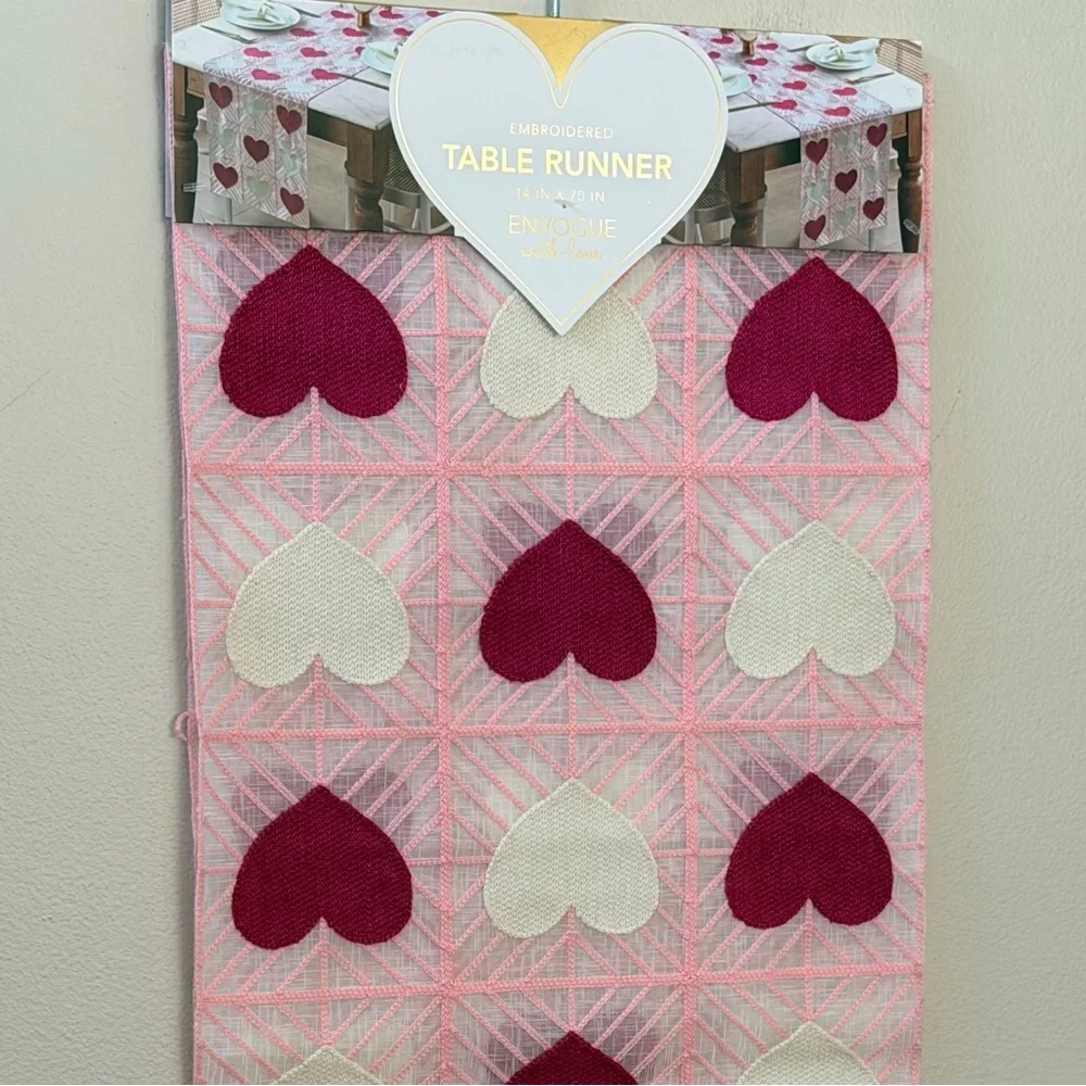 Envogue Pink and Cream Heart Table Runner